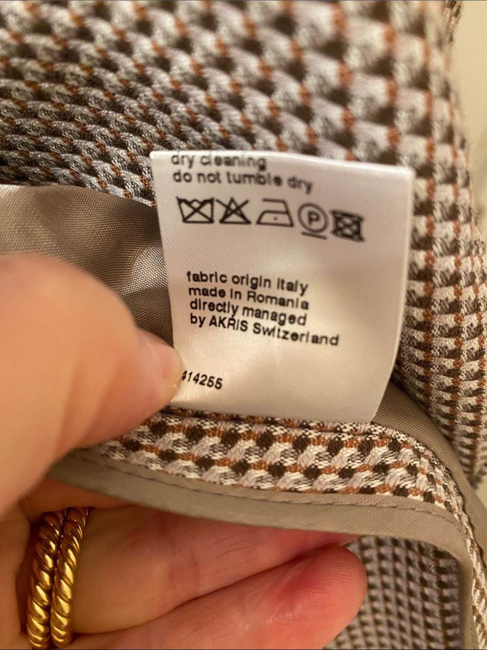 Akris Punto Light Beige/ Black/ Rust Check Blazer • Size 8 - Picture 12 of 14